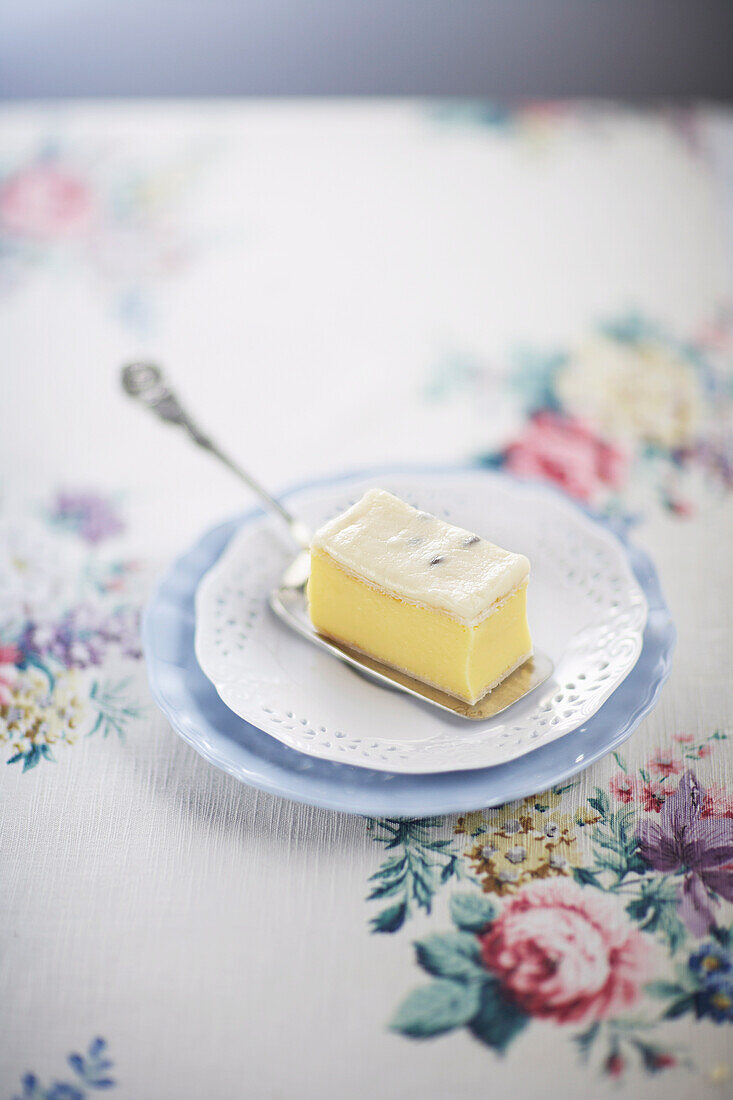 Vanilla passionfruit slices