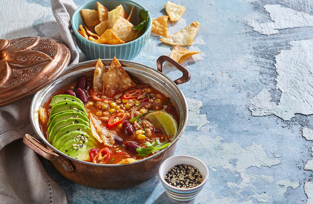 Sopa Azteca (maxikanische Tortillasuppe)