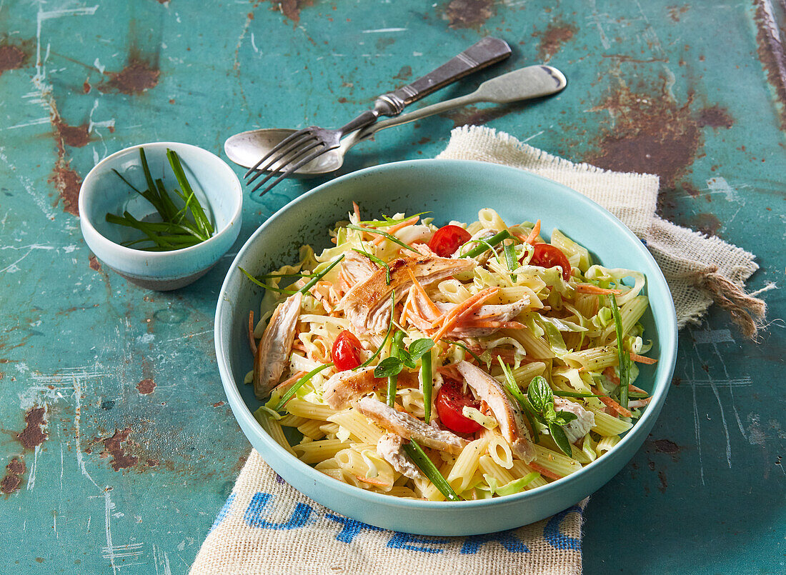 Nudel-Krautsalat mit Hähnchen