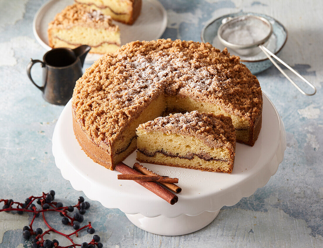 Simple cinnamon crumble cake