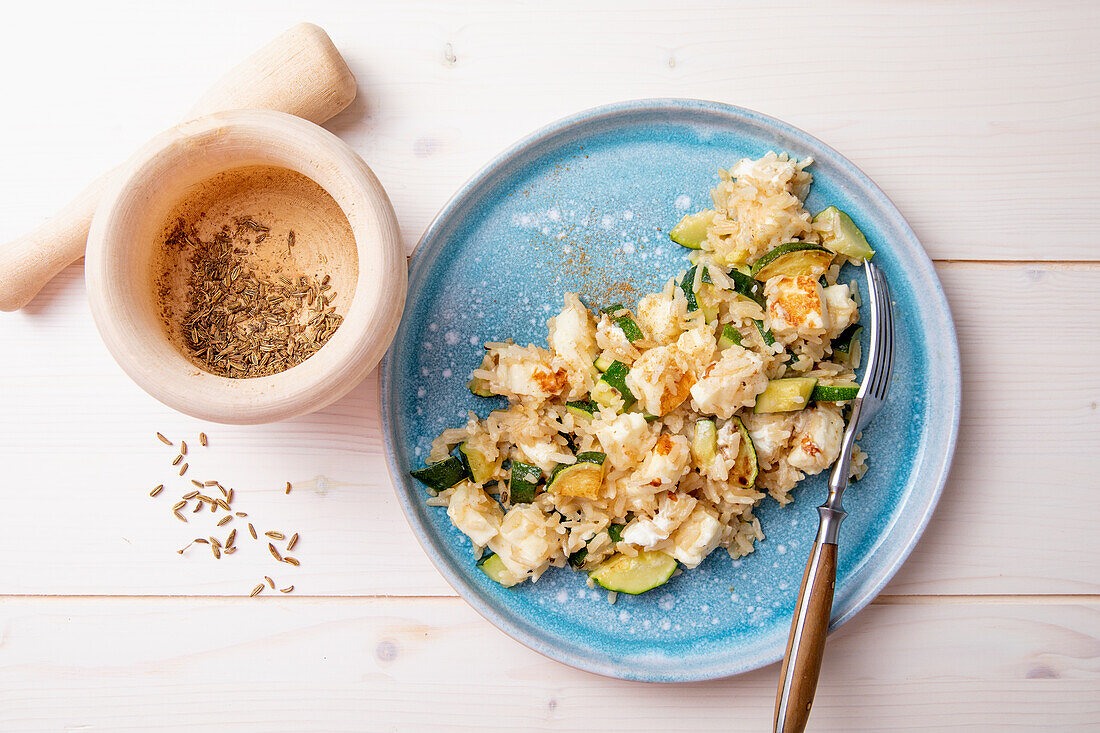 Zucchini mit Vollkornreis und Halloumi