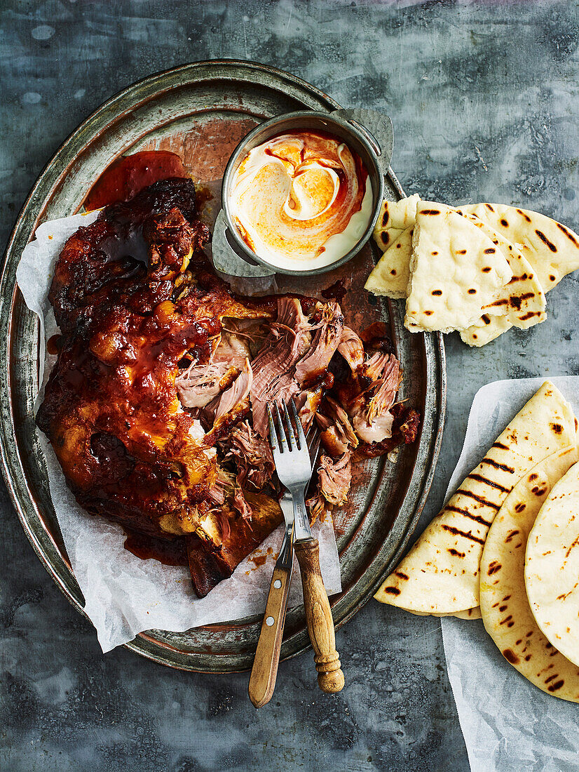 Lamm aus dem Slow-Cooker mit Ingwer-Mango-Chutney