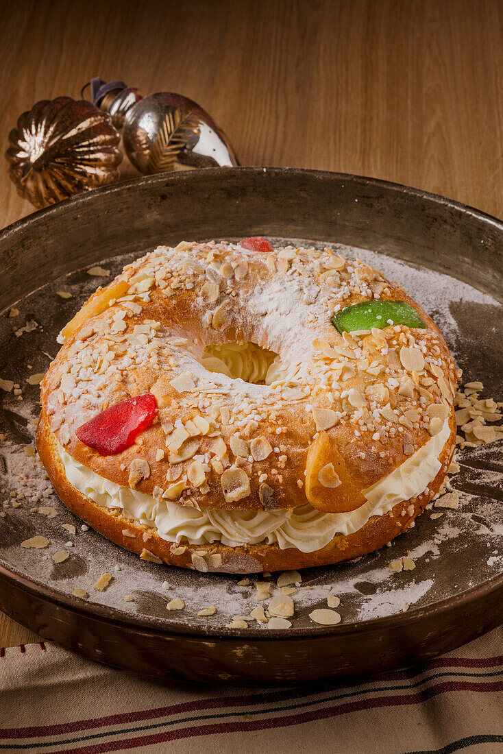 Roscon de Reyes (spanischer Weihnachtskuchen)