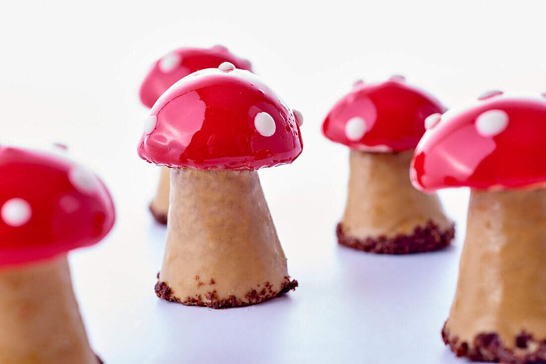 Mushroom-shaped pecan tartlets