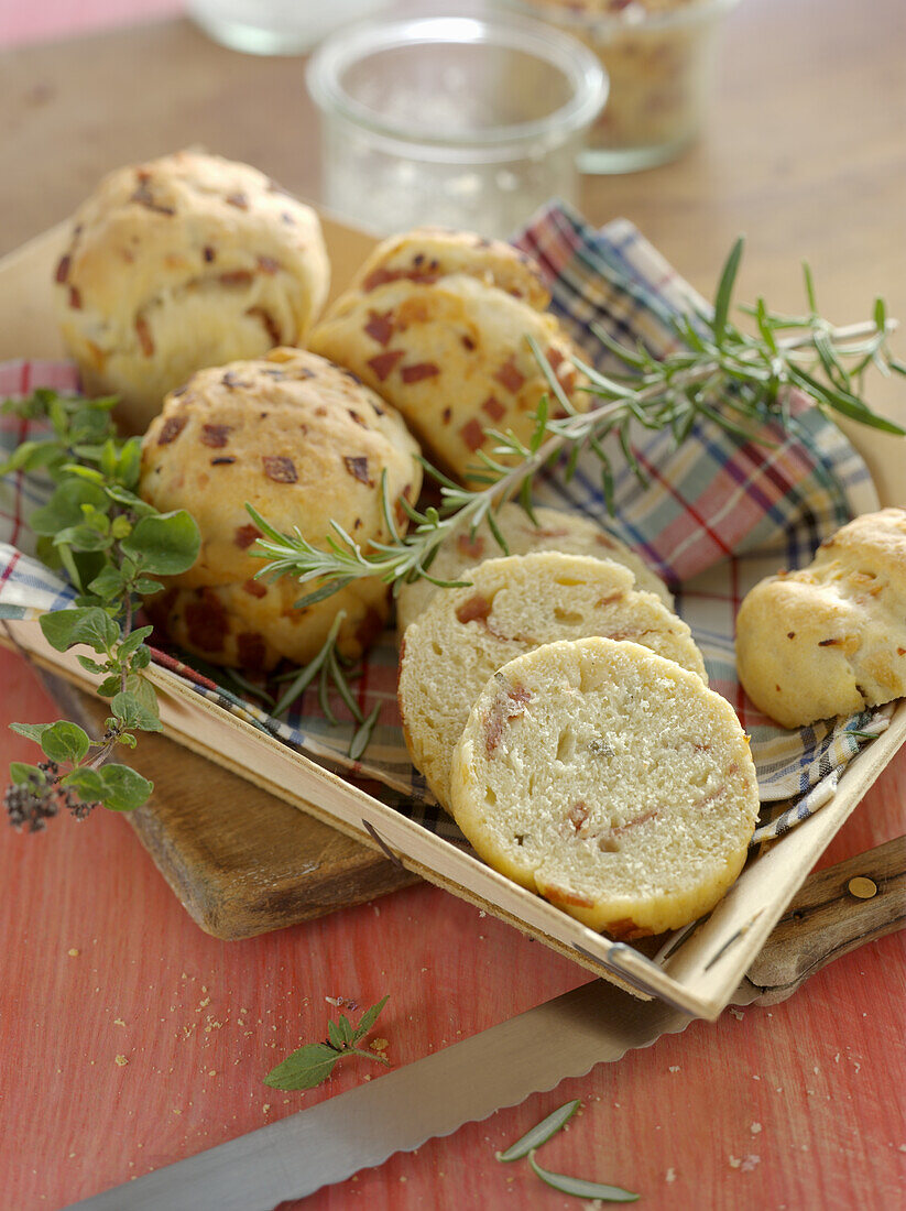 Savoury Easter rolls baked in jars