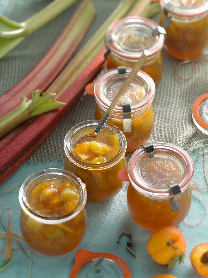 Rhubarb jam with apricots