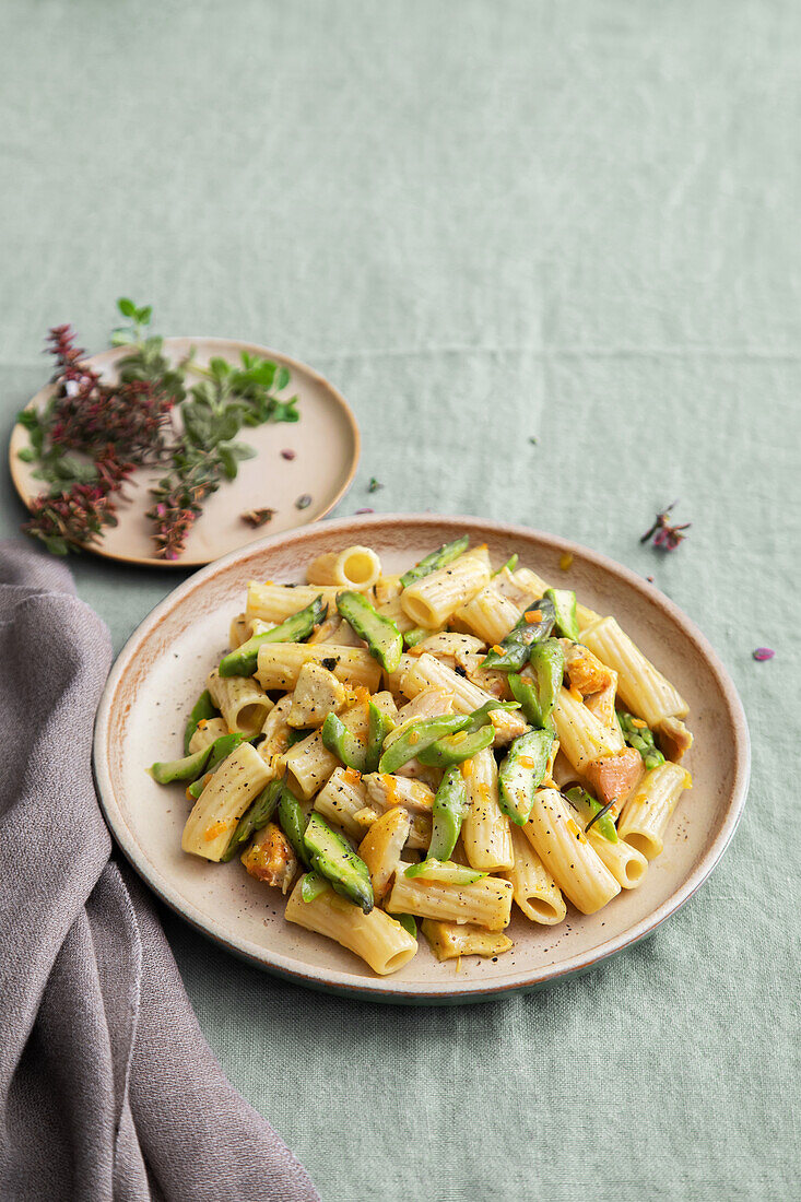 Tortiglioni mit Kaninchen-Spargel-Sauce