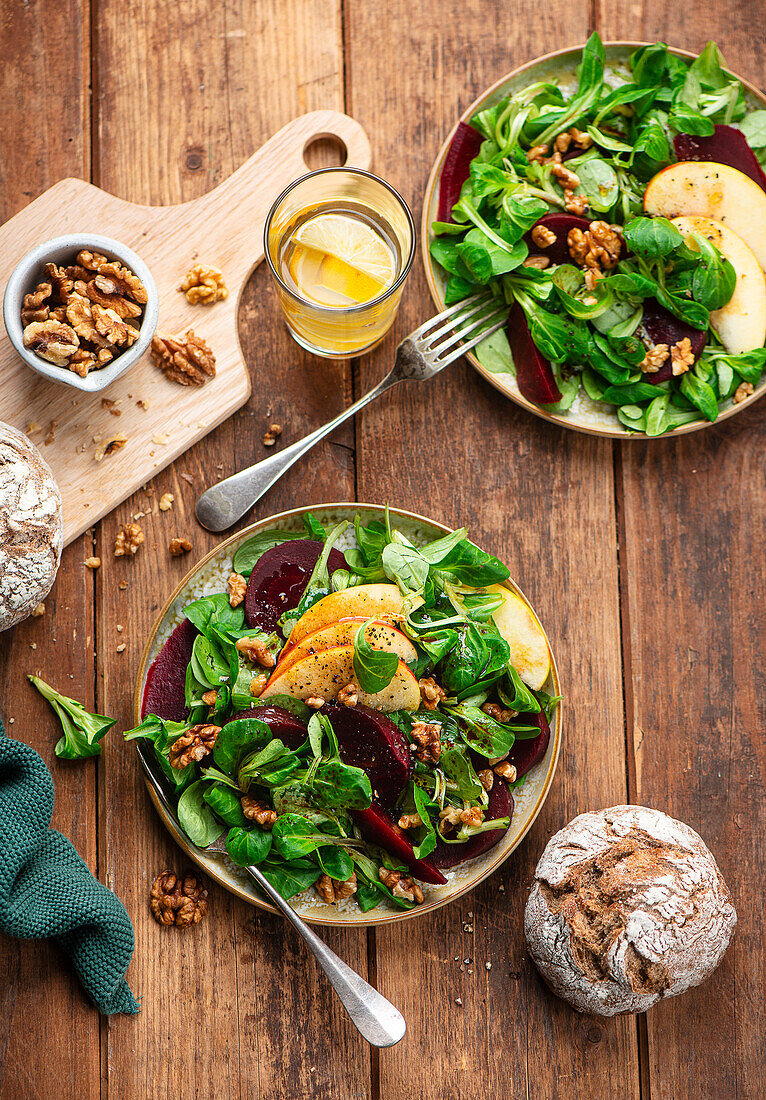 Rote-Bete-Apfel-Salat mit Walnüssen