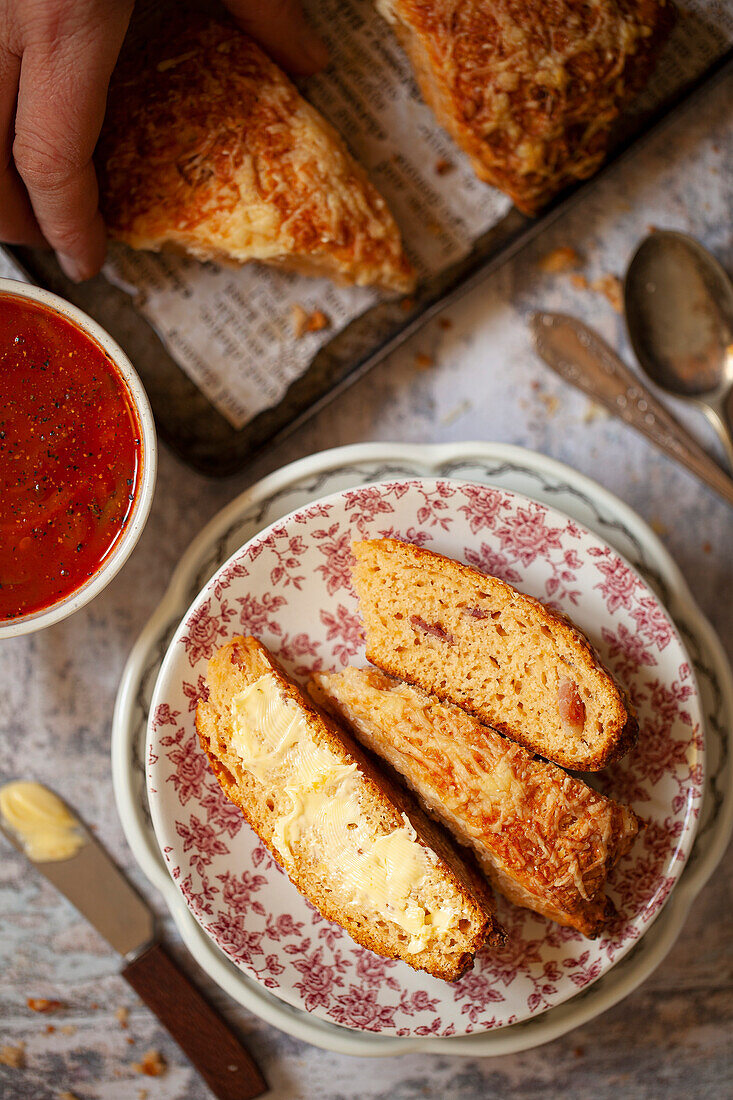 Hearty scones with cheese and bacon