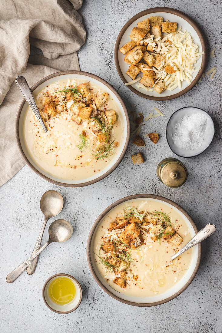 Cauliflower soup with croutons and cheese