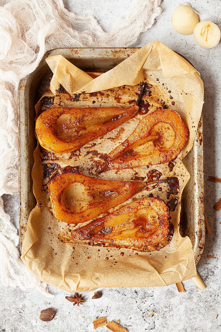 Oven baked pears with spices