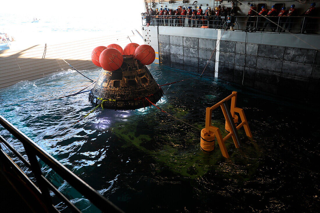 Orion spacecraft recovery