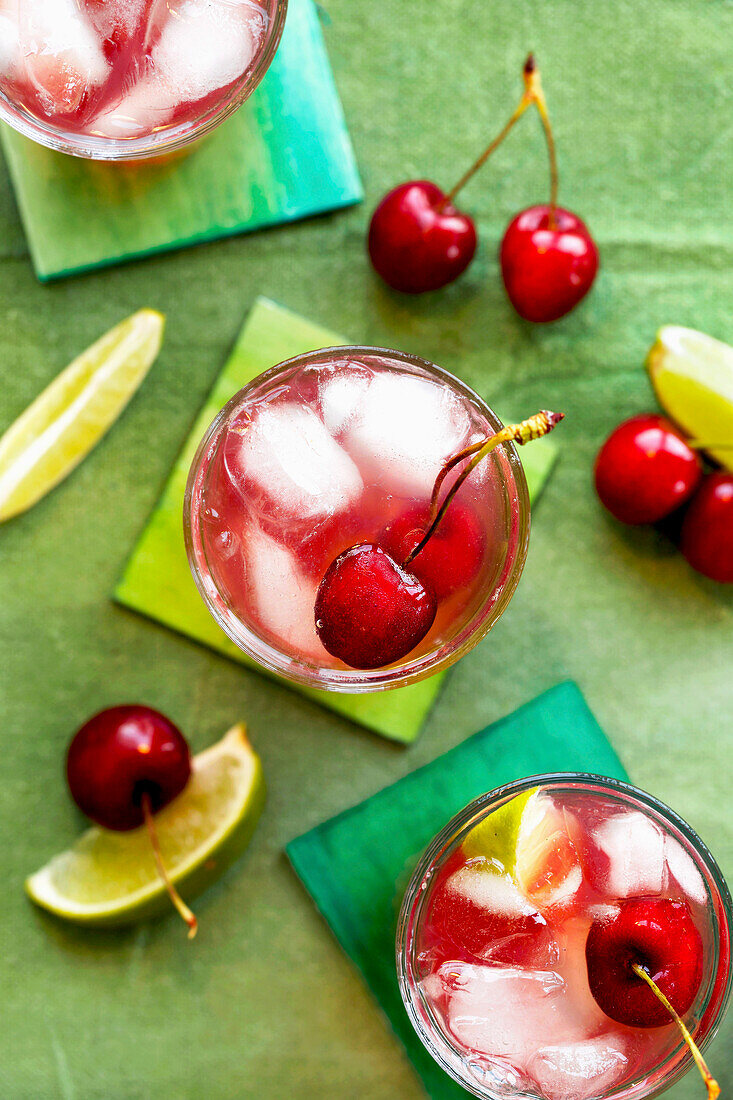 Cocktail 'Bing Cherry Presbyterian' with bourbon and cherries