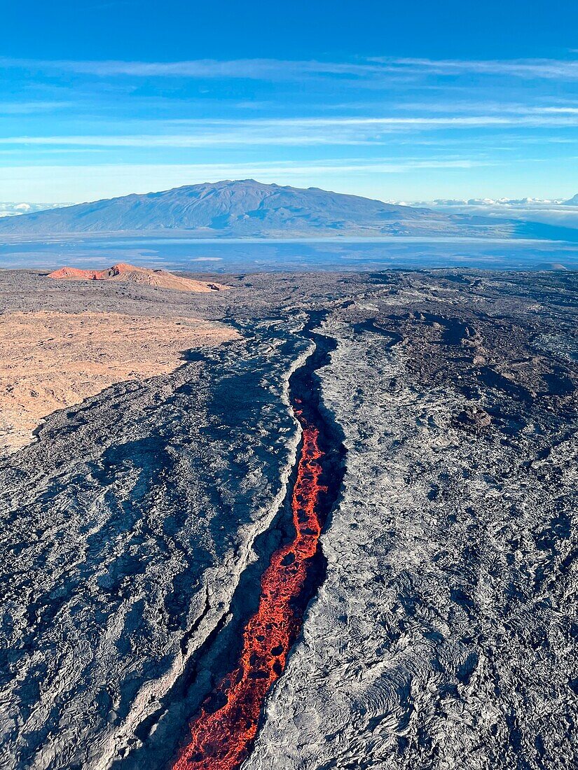 Lava flow on Mauna Loa, Hawaii, USA