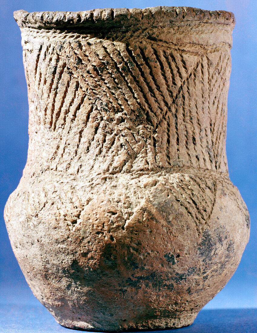 Late Neolithic early Bronze Age ceramic beaker
