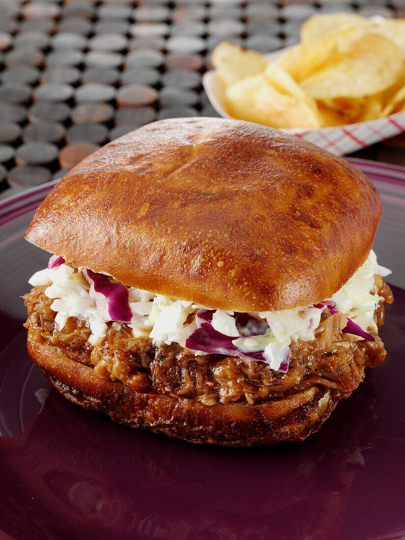 Ciabattabrötchen mit BBQ Pulled Pork und Rotkohlsalat