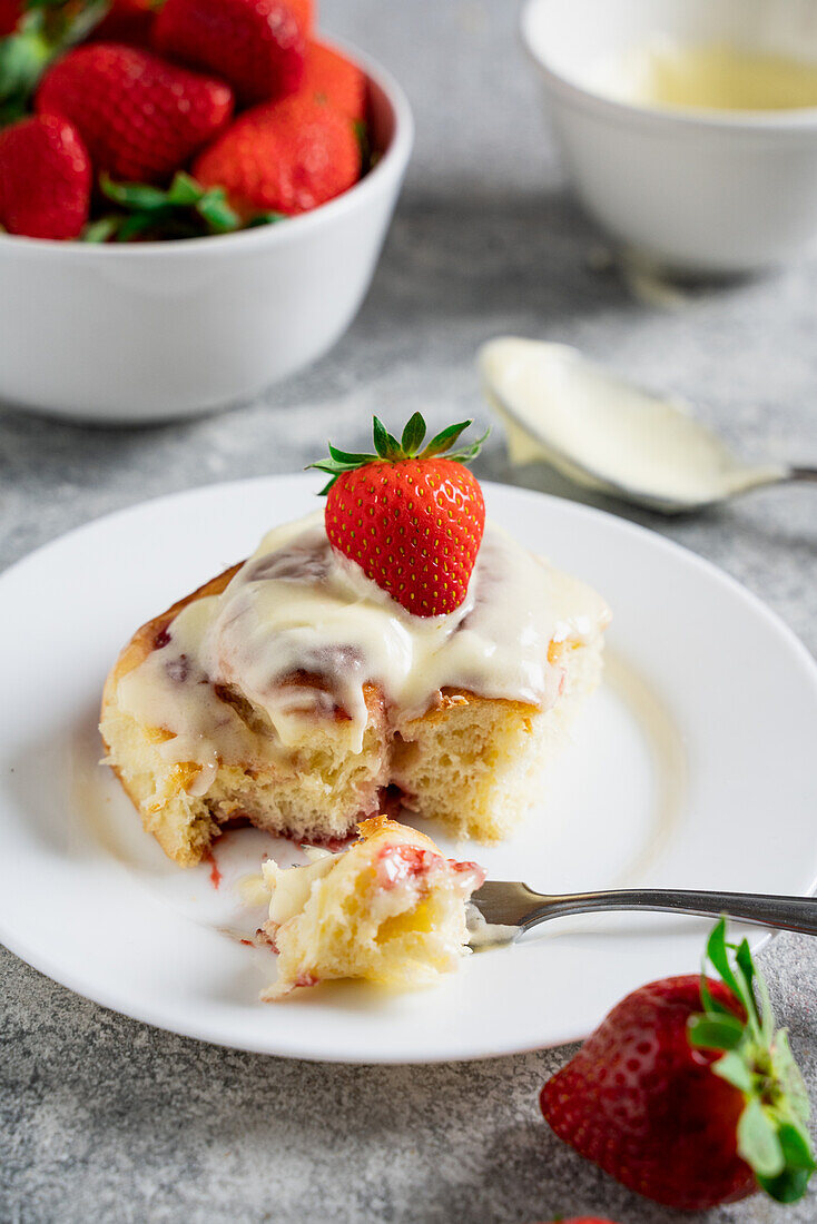 Strawberry yeast buns with cream cheese frosting