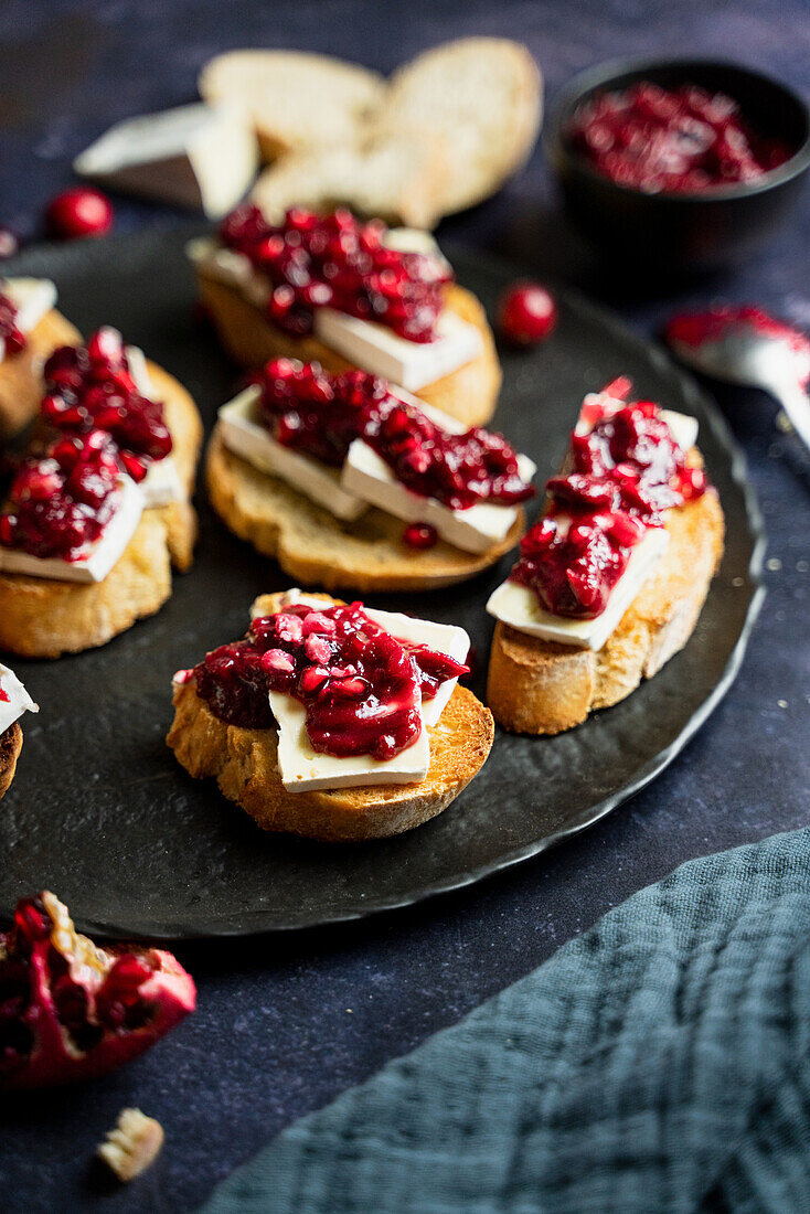 Crostini with brie and cranberry chutney