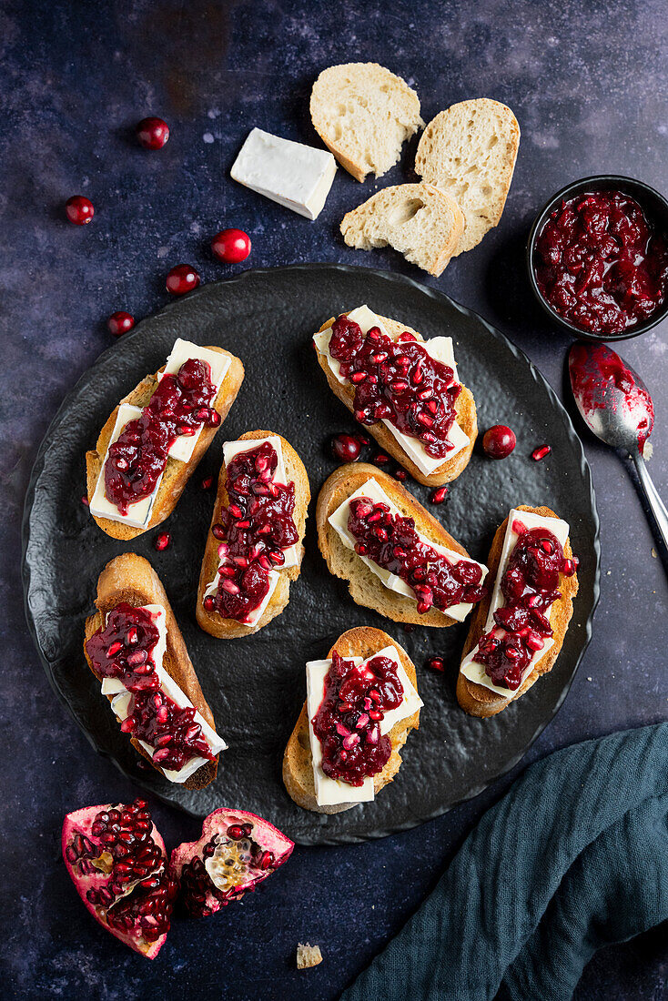 Crostini with brie, cranberry chutney and pomegranate seeds