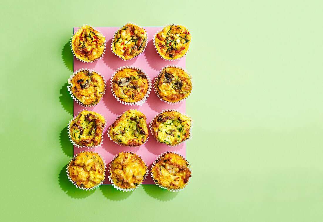 Frittatas mit gerösteter Mini-Paprika und Feta