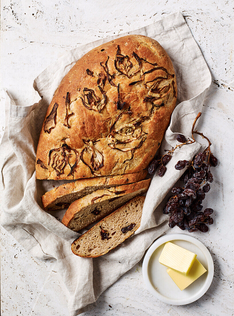 Fennel, rye and muscatel bread