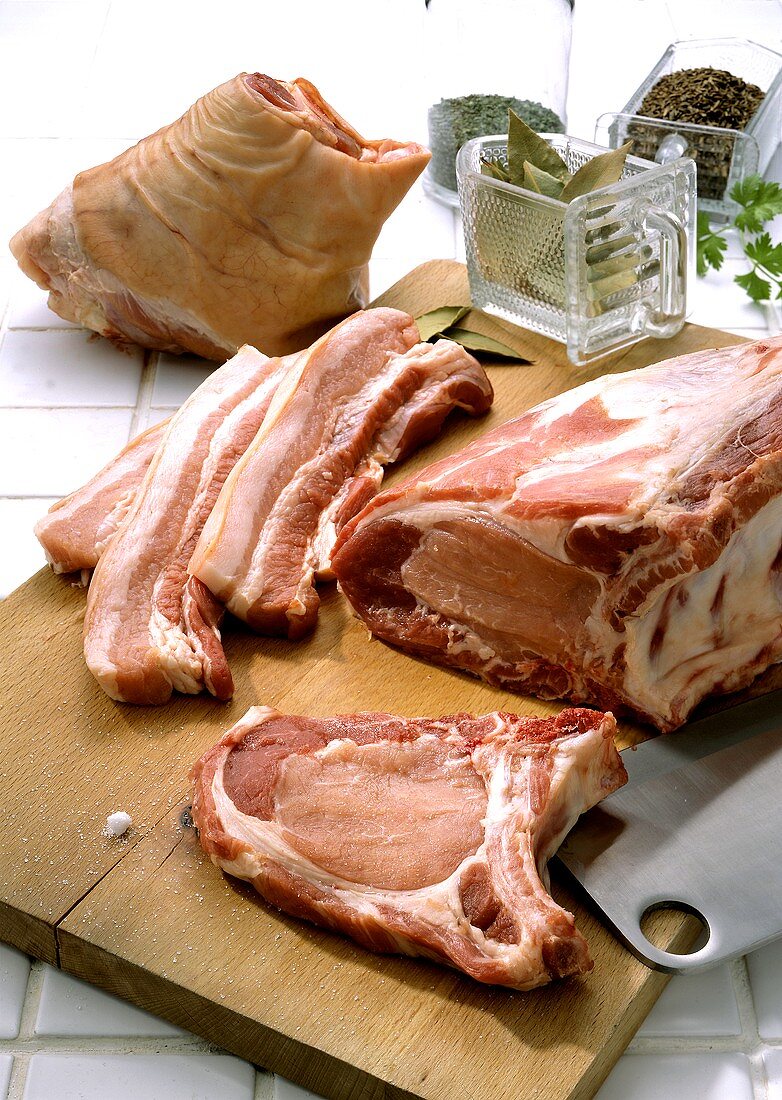 Schweinekotelett am Stück, Wammerl, Haxenstück & Gewürze