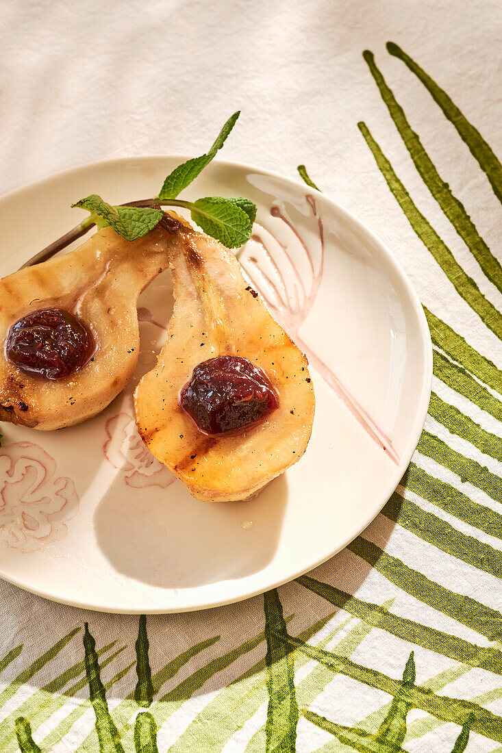 Gegrillte Birnen mit Himbeere und Calissons