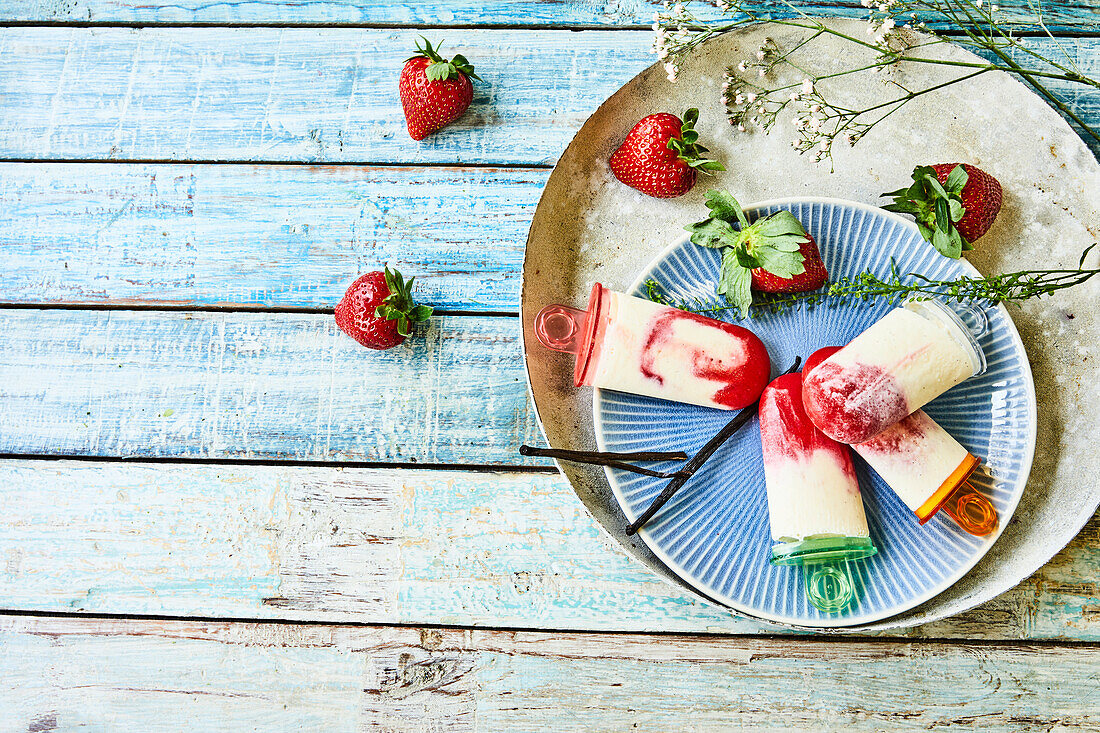 Erdbeer-Joghurt-Eis am Stiel