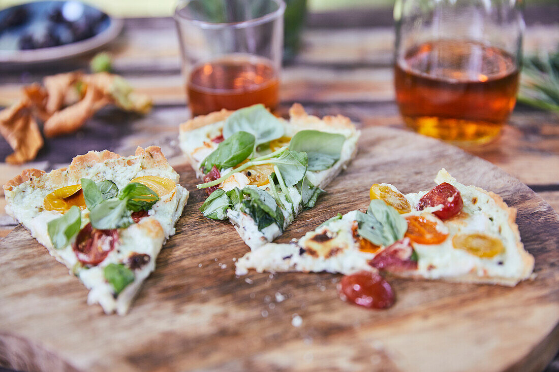 Tomatentarte mit Basilikum