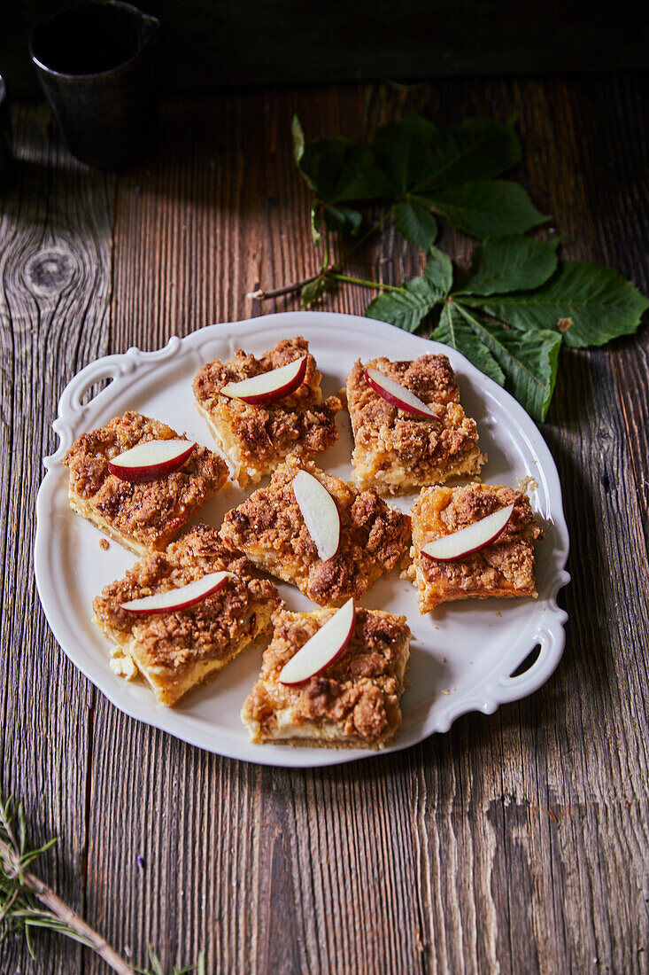 Crumble cake with apple