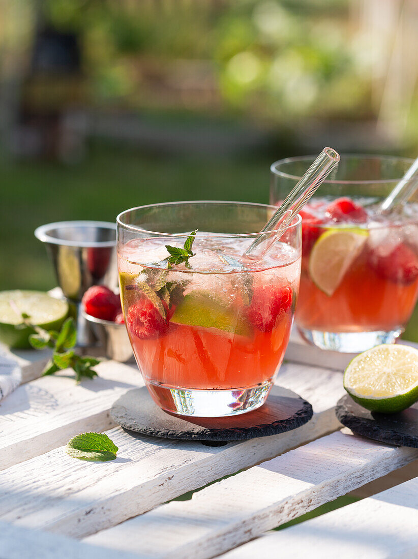 Raspberry mojitos