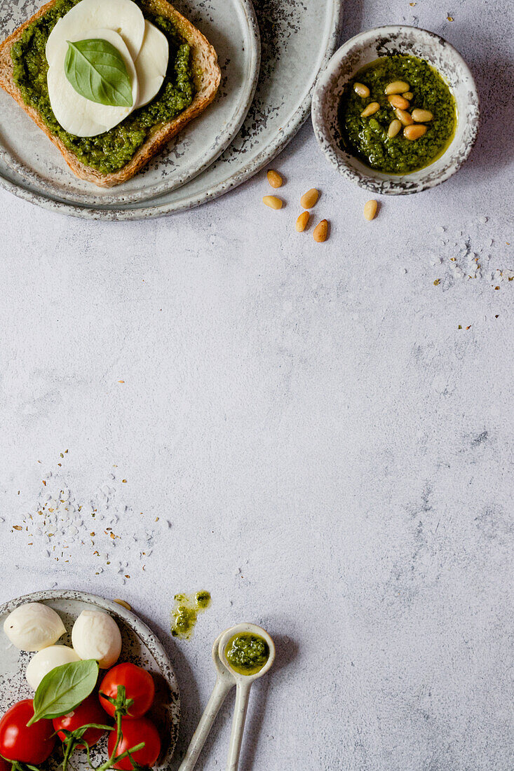 Toast mit Pesto und Mozzarella