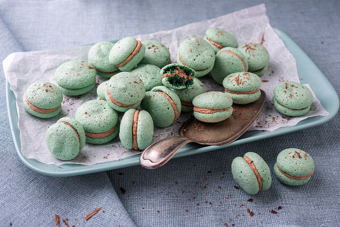 Vegane Macarons mit Schokoladen-Creme-Füllung