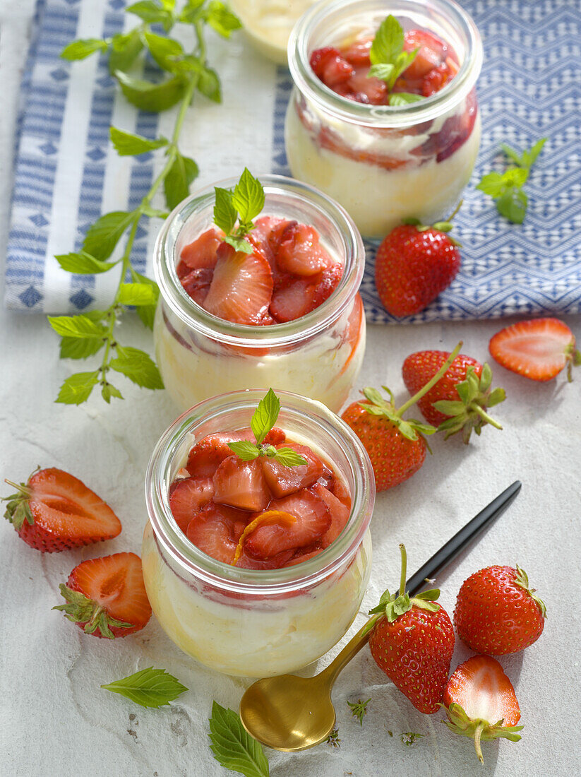 Parfait vom Spargel mit Erdbeeren