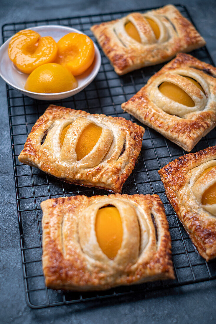 Puff pastry with poppy seeds and peaches