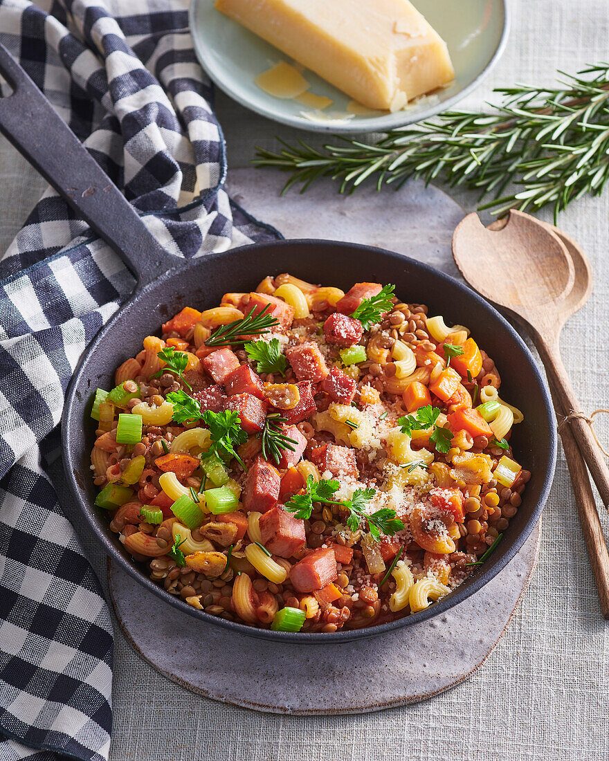 Pasta with lentils and smoked pork