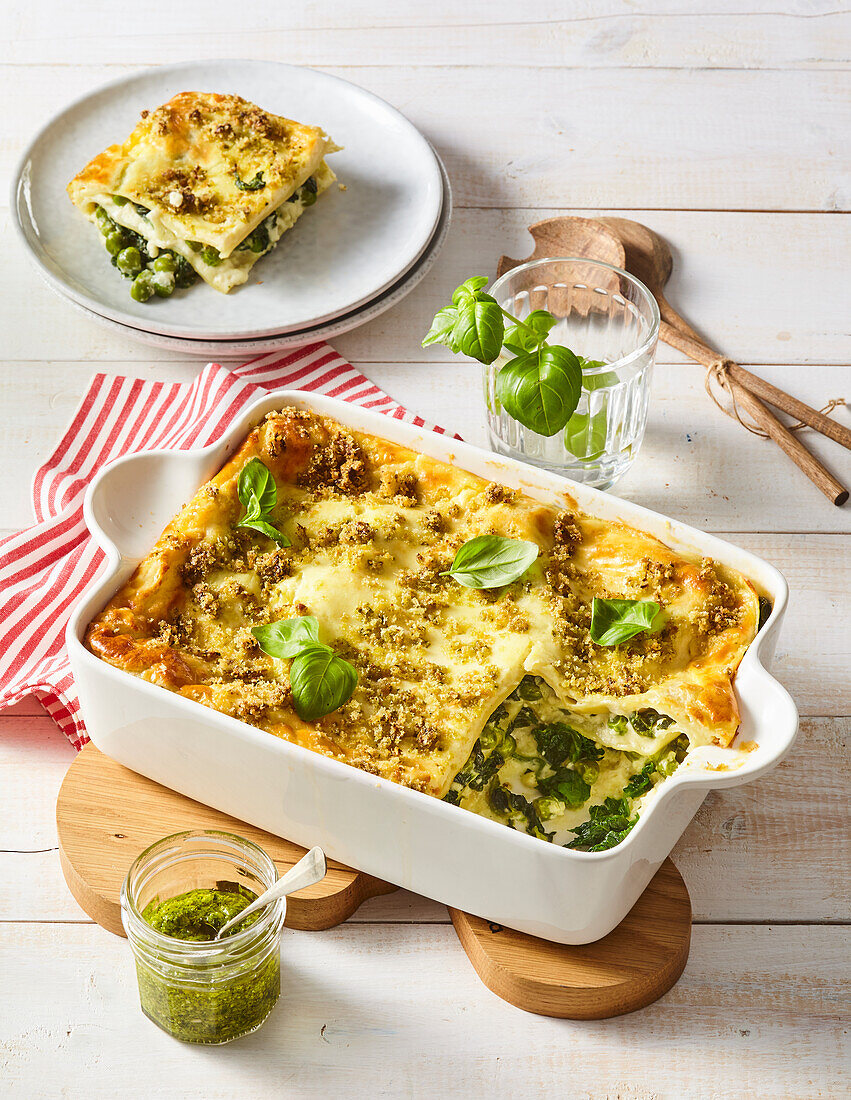 Spinach lasagne with peas
