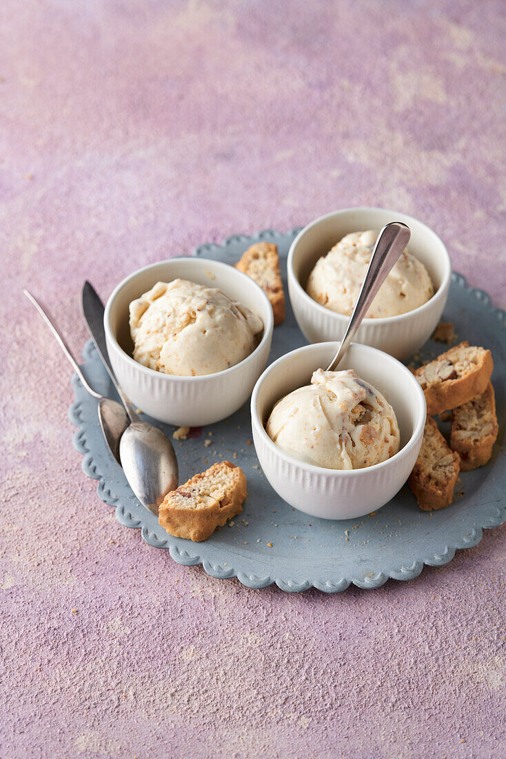 Vin Santo ice cream with cantuccini