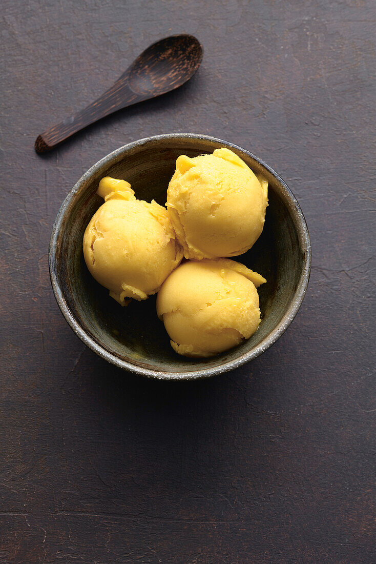 Mango sorbet with ginger