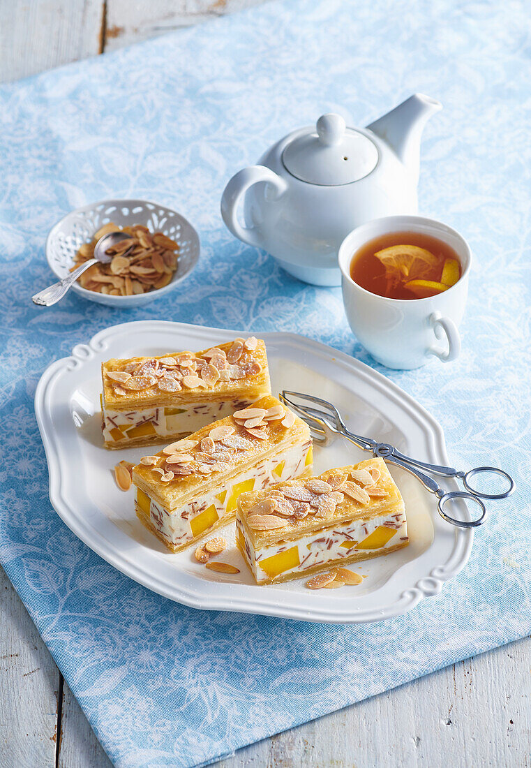 Stracciatella-mango cake slices