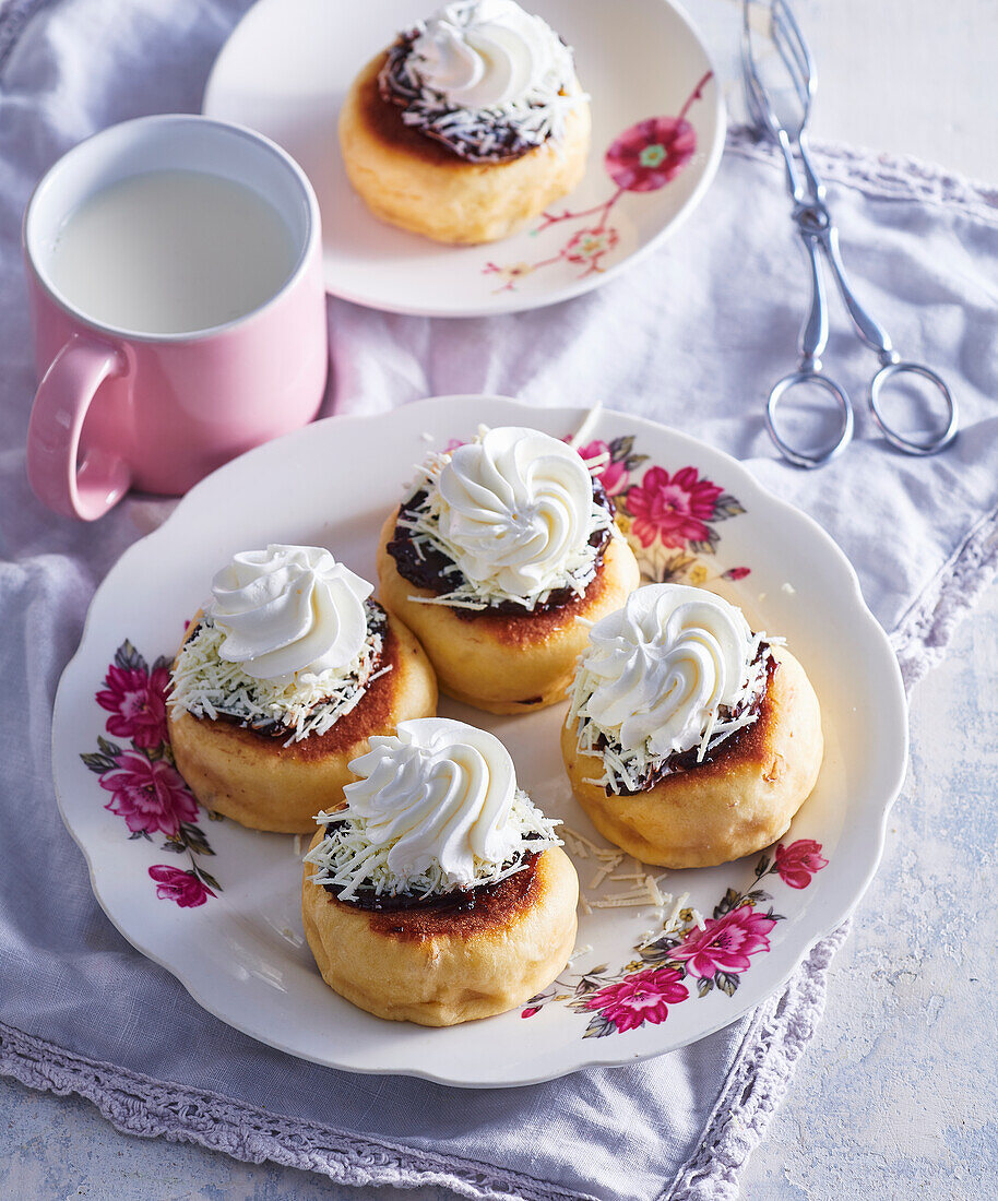 Mährische Scones mit Pflaumenbutter und Quark