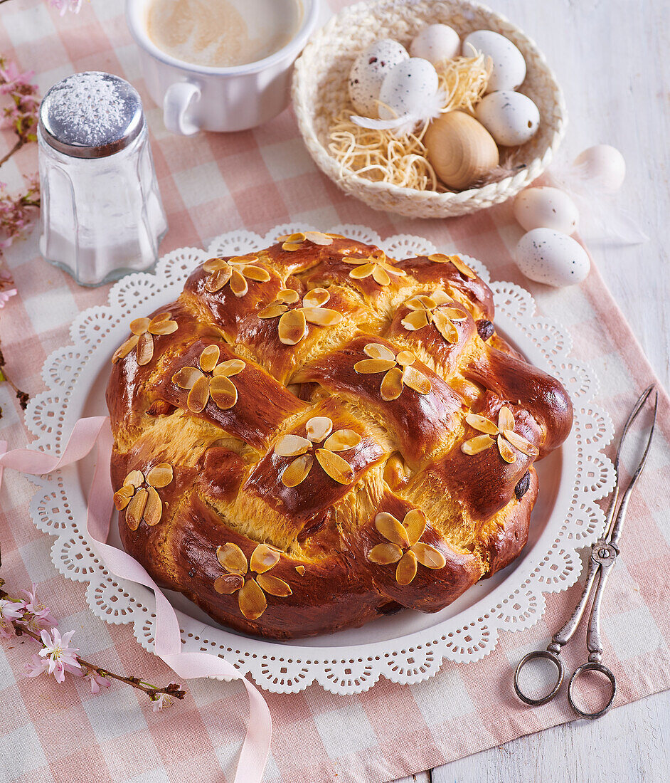 Spiced Easter bread with dried apricots