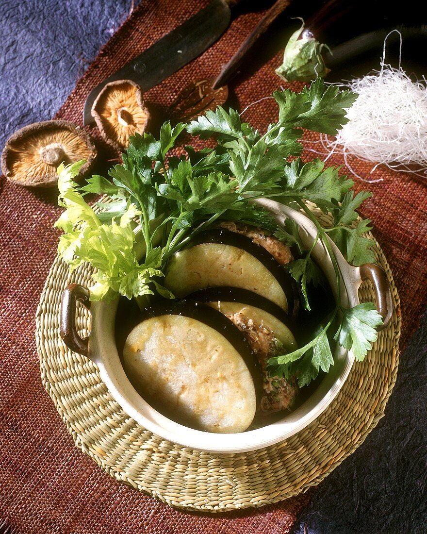 Aubergine stew with pork and shrimps