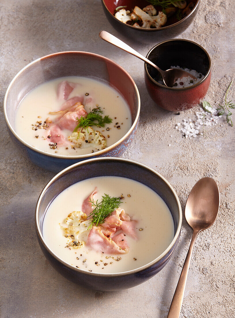 Creamy leek and cauliflower soup with ham