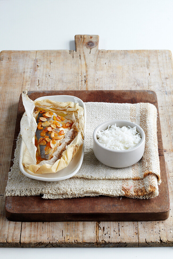 Sea bass cooked in parchment with apricots and almonds