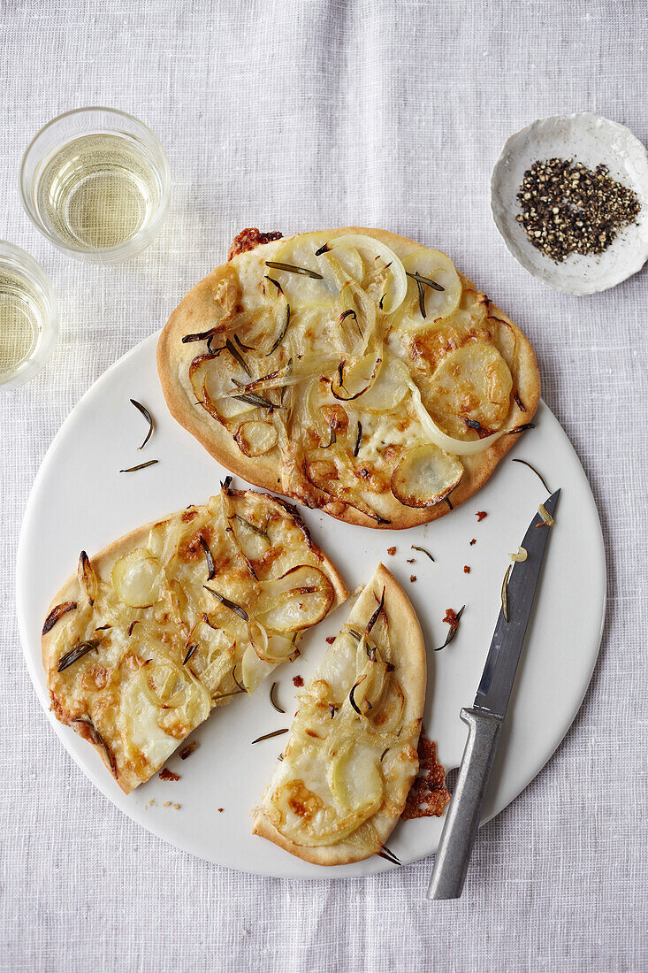 Pizzette with white onions, potatoes and rosemary