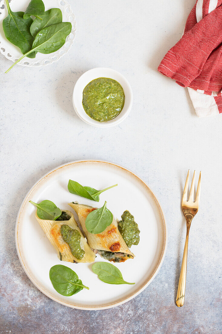 Pennoni with spinach crescenza and arugula pesto