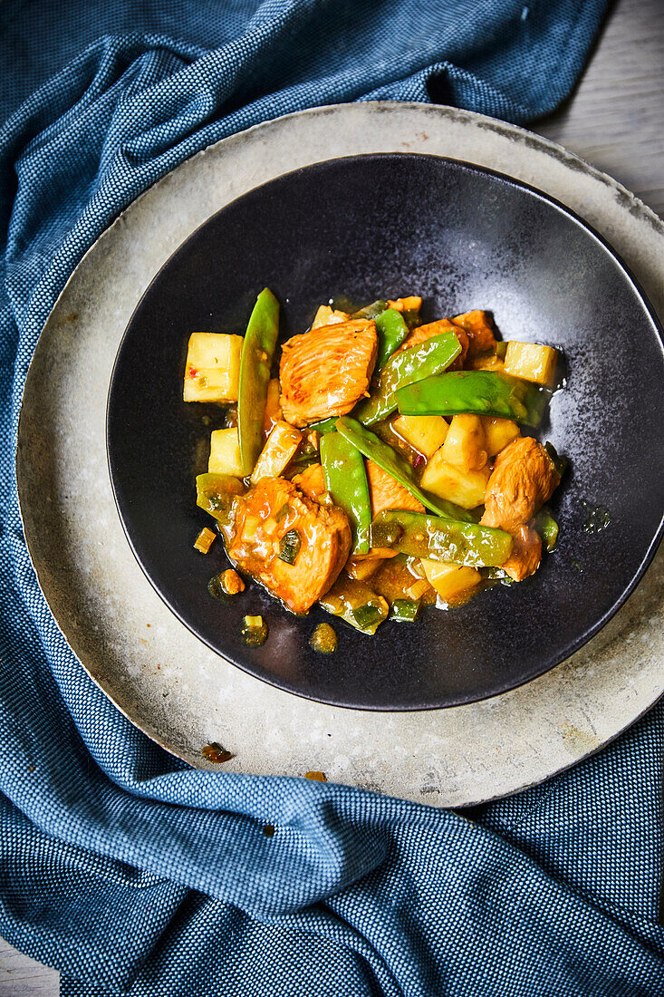 Hühnercurry mit Tofu und Gemüse