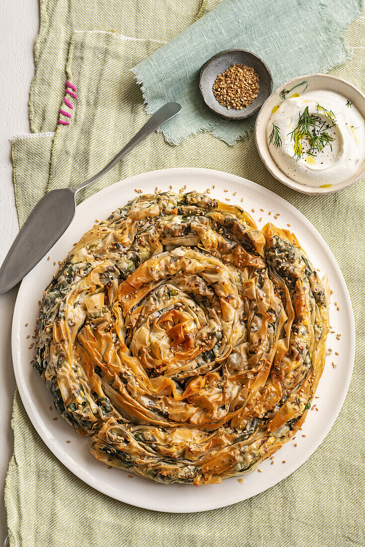 Herzhafte Filoteigschnecke mit Spinat