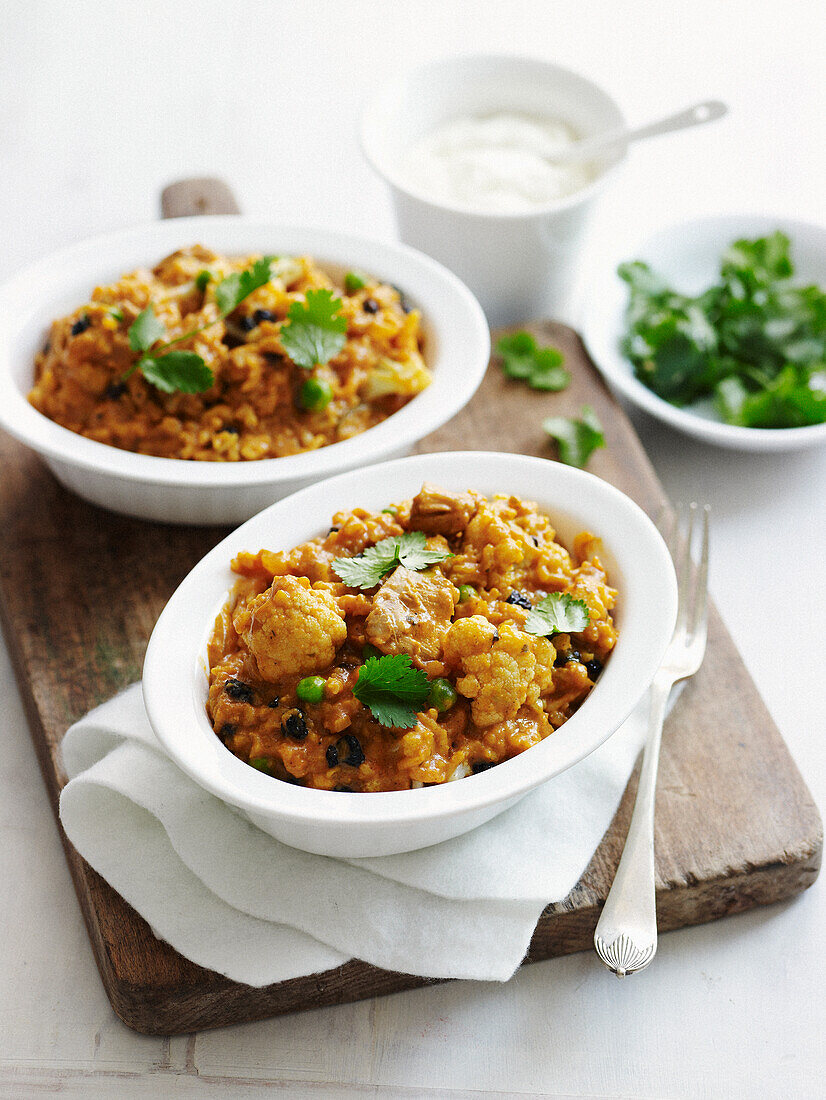 Chicken Biryani mit Blumenkohl und Erbsen